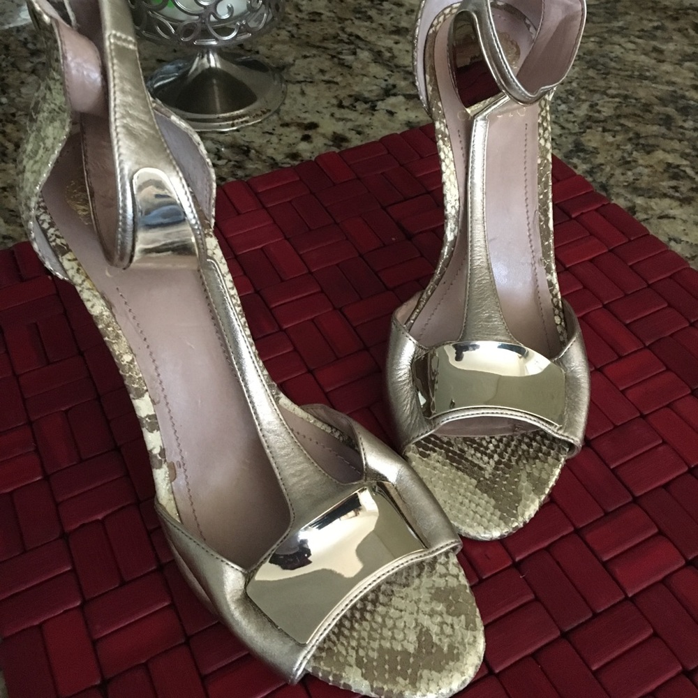 Gold snakeskin Sandle pump